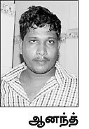 ''படம் எடுத்து வெச்சுக்கிட்டு மிரட்டுறான்!''