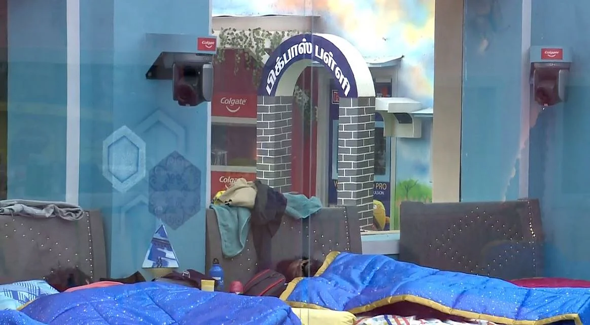 "ப்ளீஸ் ஷாரிக் புரிஞ்சுக்கோ..!" பெஸ்ட் ஃப்ரெண்டுக்காக கலங்கிய ஐஸ்வர்யா #BiggBossTamil2