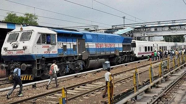 ‘இருக்கும் ரயிலை முதலில் சரி செய்யுங்கள் மோடி ஜி’ - வறுத்தெடுத்த பா.ஜ.க பிரமுகர்