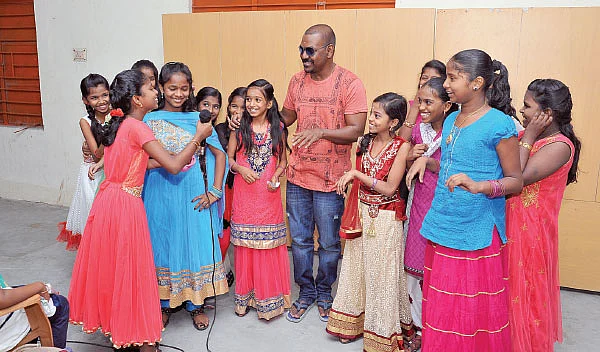 பக்கா மாஸ் லாரன்ஸ் கதை!