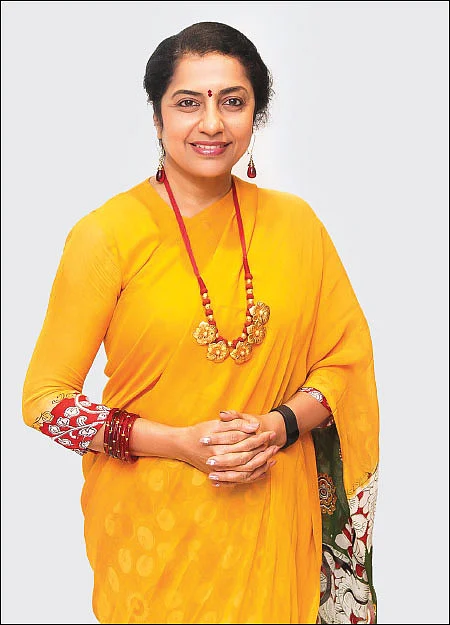 எங்க ஆபீஸ்ல எல்லாருமே பெண்கள்தான்! - சுஹாசினி