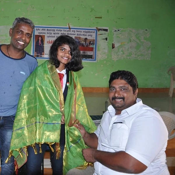 `ஆசிய பசிபிக் பேட்மின்டன் போட்டியில் மூன்று பதக்கங்கள்!’ - மதுரை மாற்றுத்திறனாளி மாணவி சாதனை