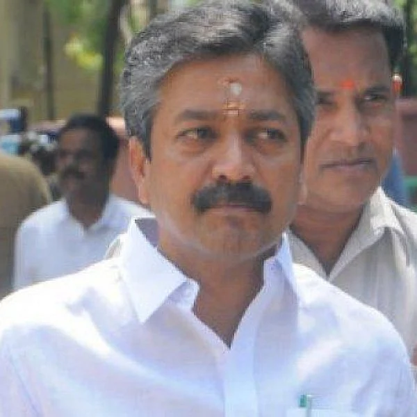 `பொறுப்பை அமைச்சர் சி.வி.சண்முகத்திடம் ஒப்படைத்துவிட்டேன்!' - ராமதாஸ் பேச்சு
