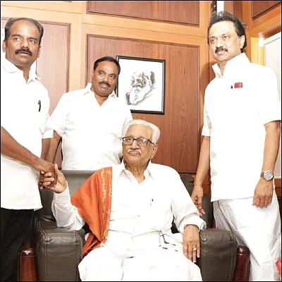 “இரண்டு சைடும் ஓட்டு இருக்குனு சொல்லி தளபதி சிரித்தார்!”