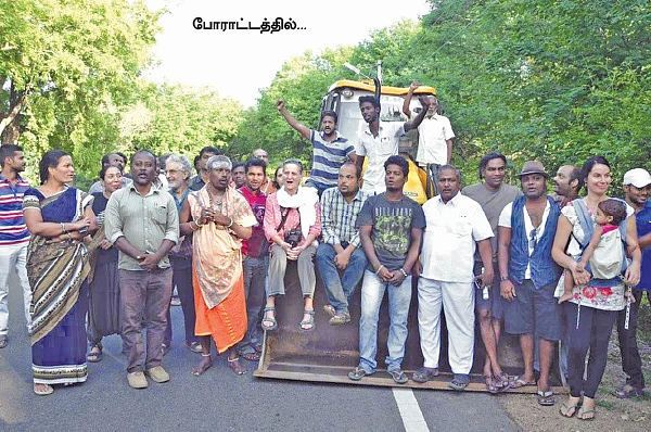 மரங்களை வெட்டிச் சாய்க்கவந்த எந்திரங்கள்... கட்டிக் காப்பாற்றிய மனித உள்ளங்கள்!