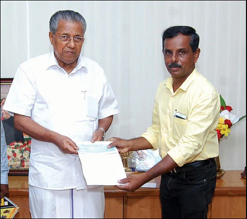 கைகொடுத்தோம் கேரளாவுக்கு!