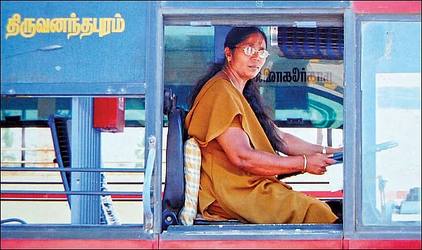 “வாங்க பொண்ணுங்களா... இந்த உலகம் நமக்காகவும்தான்!”