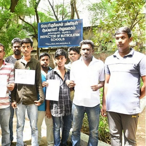 தனியார் பள்ளிகளின் கட்டணக் கொள்ளையைத் தடுக்கக்கோரி மனு!