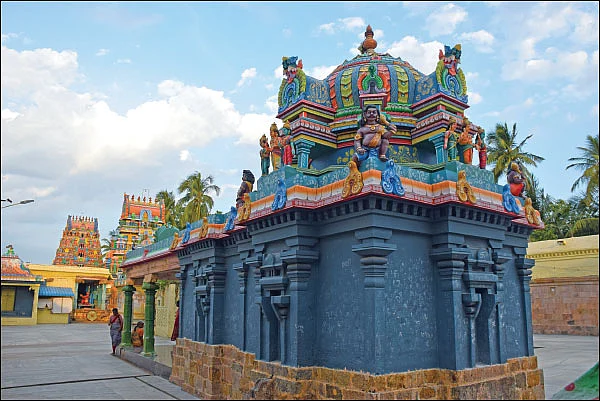 குறை தீர்க்கும் கோயில்கள் - 10 - கருவாக்கி உருவாக்கி காத்திடுவாள் கர்ப்பரட்சாம்பிகை!