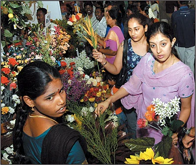 சுற்றிப் பார்க்காதீர்கள்... கற்றுக் கொள்ளுங்கள்!