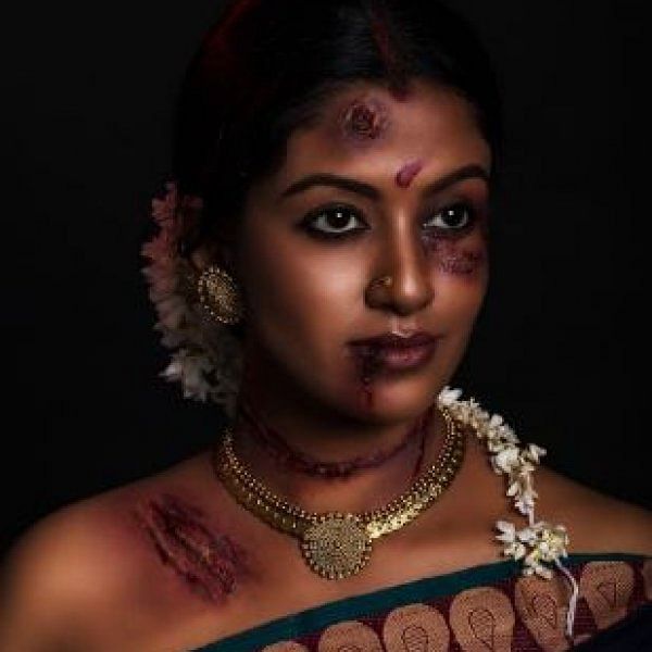 `ஸ்னோலின், ராஜலட்சுமி, ஆசிஃபாவின் தழும்புகளை முன்னிலைப்படுத்தி ஓவியம்!’ #ScarsOfSociety