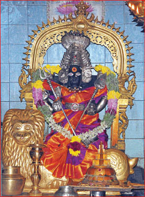 அருளும் பொருளும் தருவாள் அலங்கார நாயகி!