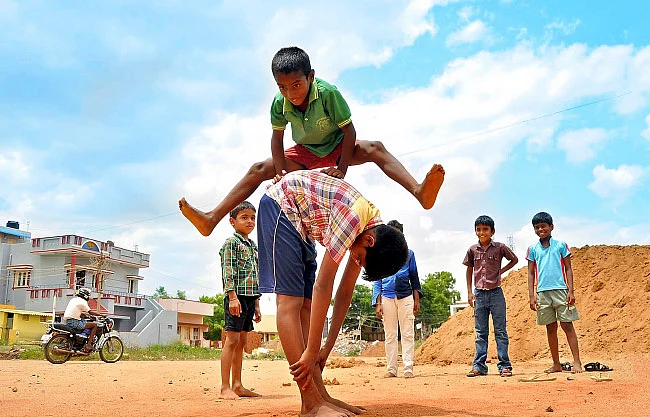 இண்டோர்...அவுட்டோர் - விளையாட எது பெஸ்ட்?