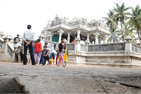 துங்கா நதி தீரத்தில்... - 11