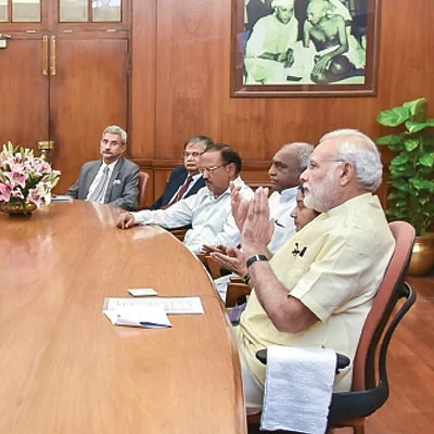 பிரதமரின் மகிழ்ச்சியும்... முதல்வரின் அச்சமும்!
