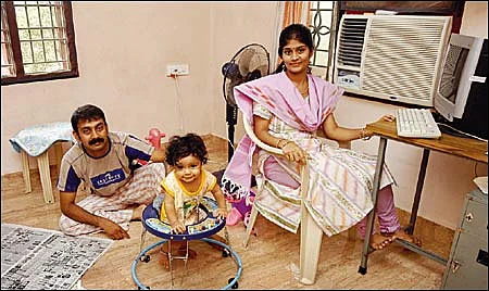 வீட்டுக்குள் வந்தாச்சு ஆபீஸ் வேலை!