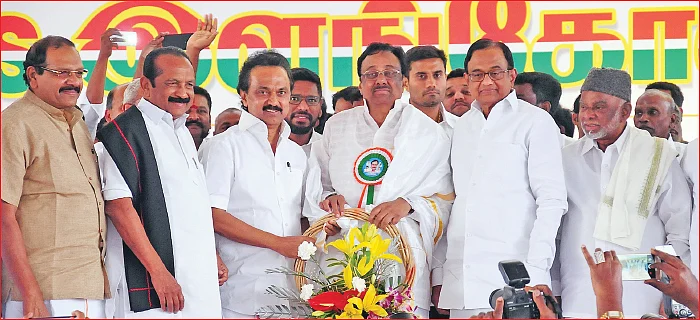 பொலிட்டிகல் பொடிமாஸ்!