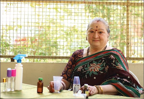சென்ட் தயாரிப்பு - ராணி