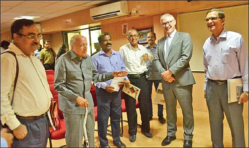 வறட்சி, மழையைத் தாங்கும் நெல் ரகங்கள்... - சர்வதேச நெல் ஆராய்ச்சி நிலையத்தின் கண்டுபிடிப்பு!