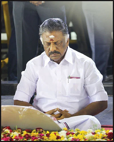 ஆடுபுலி ஆட்டம்! - என்ன செய்யப்போகிறார்கள் எடப்பாடியும் ஸ்டாலினும்?