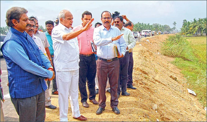 புரோஹித் புயல்! - ஆய்வு செய்கிறாரா... ஆட்சி நடத்துகிறாரா?