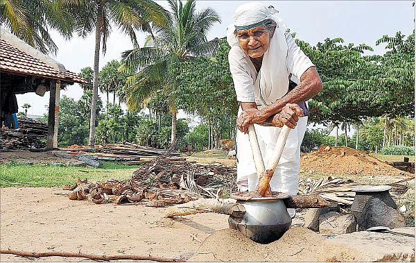 சோளச்சோறும் தவிட்டுக்குழம்பும்! - பாட்டி காலத்து உணவு