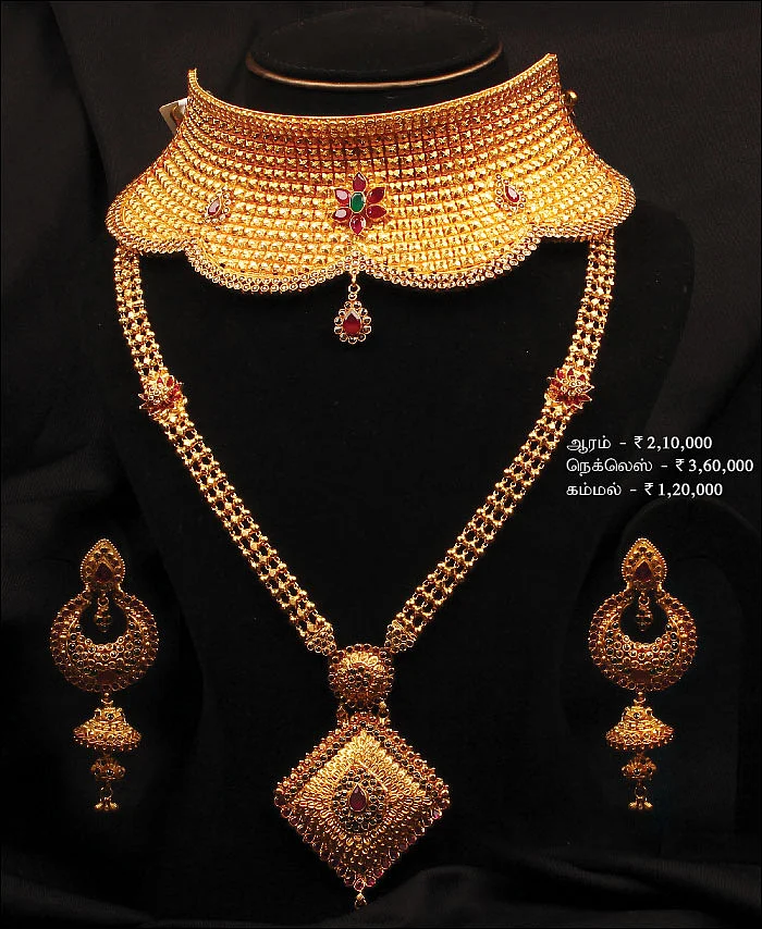 அசத்தும் அணிகலன்கள்!