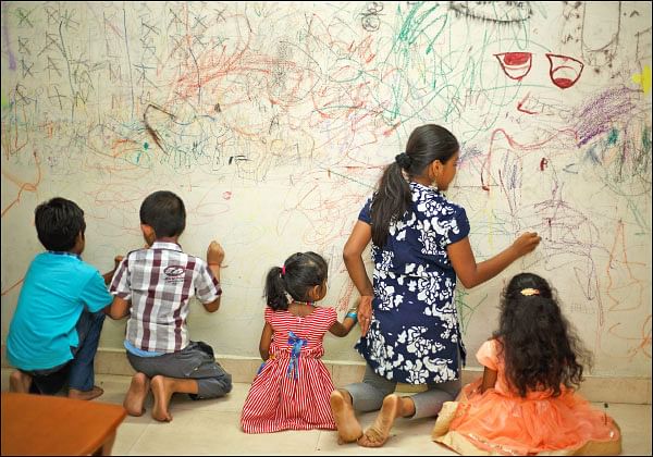 சுவரில் கிறுக்கலாம் தப்பில்லை!