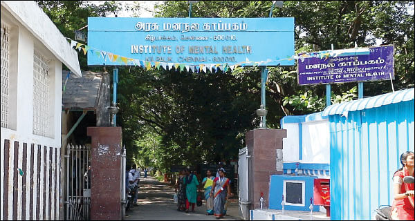 “குணமாகிட்டோம் கூட்டிட்டுப்போக ஆளில்லை!”
