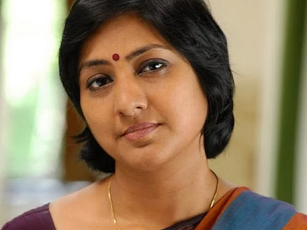 `விளக்கேற்றும் நிகழ்வைப் புறக்கணிச்சதுல எனக்குப் பெருமைதான்!' - ரோகிணி