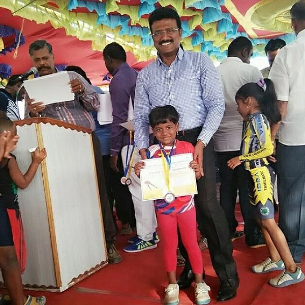இந்தியாவுக்கு ஒலிம்பிக்கில் தங்கம் வெல்வேன்! -ரோலர் ஸ்கேட்டிங்கில் அசத்தும் 6 வயது சிறுமி இனியா