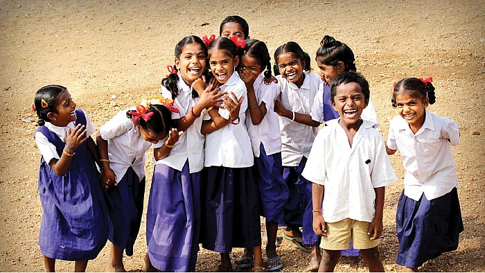பேனாவில் மை நிரப்புவது! - கவிதை