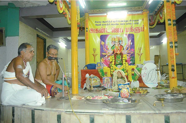 வீடு தேடி வரும் காயத்ரீ!