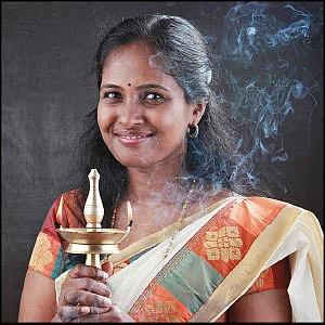 கேள்வி பதில் - மதியப் பொழுதில் விளக்கேற்றலாமா?