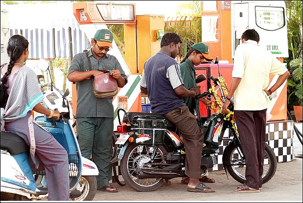 பெட்ரோல், டீசல்... ஏன் ஜி.எஸ்.டி-க்குள் கொண்டு வரவில்லை?