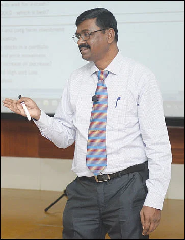 பங்குச் சந்தை... லாபத்துக்குக் கைகொடுக்கும் ஃபண்டமென்டல்!