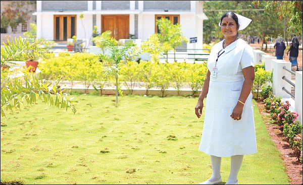 “வேலையே புண்ணியத்தை அள்ளிக் கொடுக்கிறது!” - நர்ஸ் தேவிகா ராணி