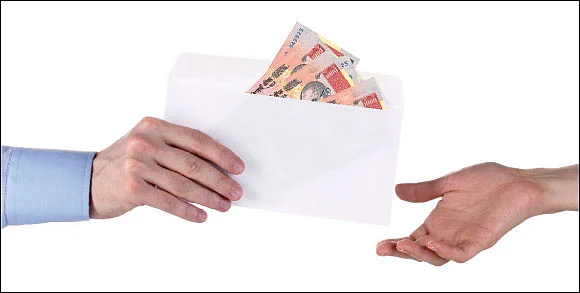 சம்பள உயர்வை எதிர்பார்த்து கடன் வாங்கலாமா?