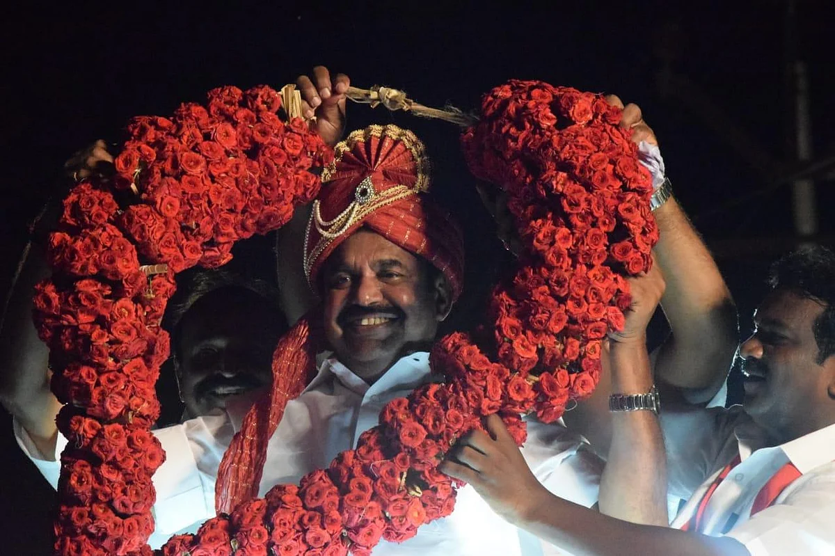 `எம்.ஜி.ஆர்கூட தன்னை அழகன் எனச் சொன்னதில்லை!' - ஸ்டாலினைக் கிண்டல் செய்யும் எடப்பாடியின் சர்ச்சைப் பேச்சு