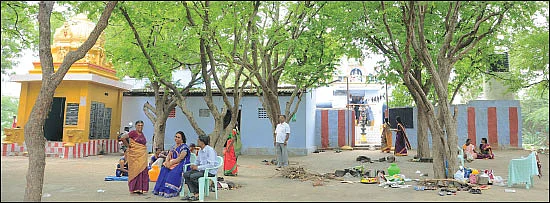 வாழ்வு செழிக்க வரம் தருவார் - செந்தட்டி ஐயனார்