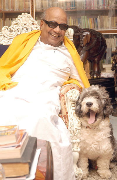 முத்தமிழறிஞர் தந்த மூன்று முத்தங்கள்! - நெகிழும் லியோனி