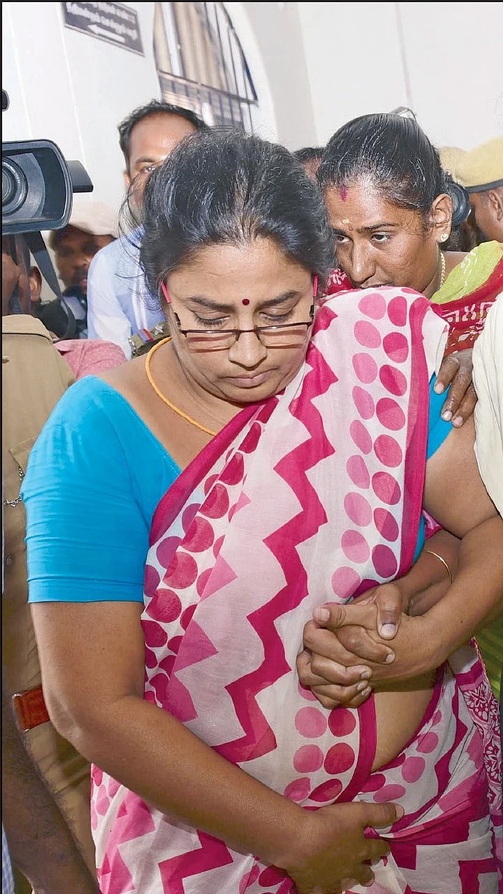 நிர்மலாதேவி விவகாரம்... காப்பாற்ற ஒரு விசாரணை... கண்டுபிடிக்க ஒரு விசாரணை!