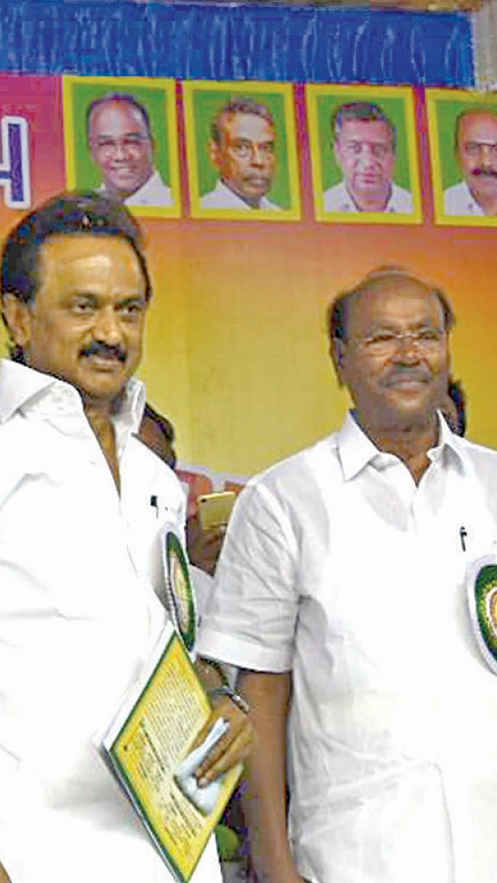 மிஸ்டர் கழுகு - டாக்டருக்கு நெருக்கம்... அரசருக்குப் பதக்கம்... அணி மாறுகின்றனவா கட்சிகள்?
