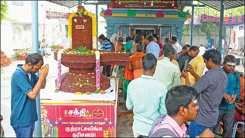 பிரமிப்பு... பரவசம்... ருத்ராட்ச லிங்க தரிசனம்!