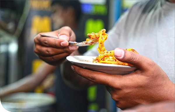 வெளியே சாப்பிடுறீங்களா? - உங்களுக்கான டிப்ஸ்