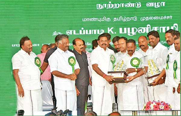 சிவகங்கை சென்டிமென்ட்... எடப்பாடி செய்த பூஜை!