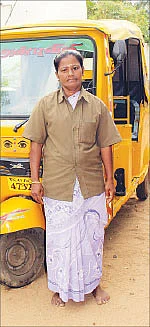"பெண்களே, நாலு குழந்தை பெத்துக்கோங்க...”