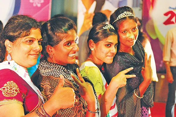மதுரையை கலக்கிய மலர்களின் திருவிழா!