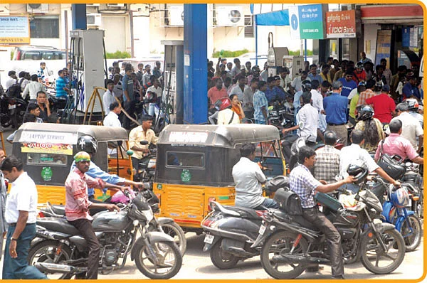பெட்ரோல்... அரசின் அழுகுணி ஆட்டம்!