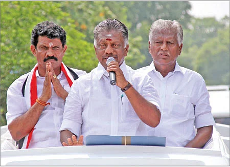 அ.தி.மு.க கோட்டையில் ஓட்டை போடும் அ.ம.மு.க… நுழையப் பார்க்கும் தி.மு.க!
